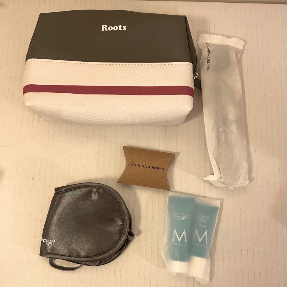 Roots Canada China Airlines Moroccan Oil Toiletry Travel Bag NEW